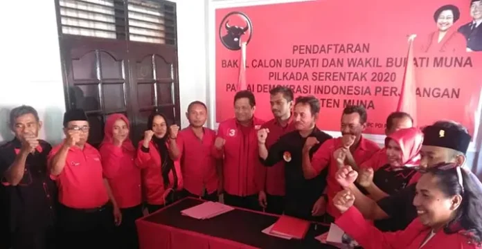 Rusman Emba Resmi Daftar di PDIP Muna