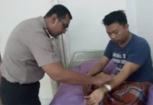Dua Personel Polres Kolaka Babak Belur Disengat Tawon di Lahan Gambut Koltim Dua Personel Polres Kolaka Babak Belur Disengat Tawon di Lahan Gambut Koltim