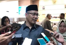 Ibu-Ibu Majelis Taklim di Kendari Diangkat Jadi Duta Kebersihan Wali Kota Kendari Sulkarnain Kadir