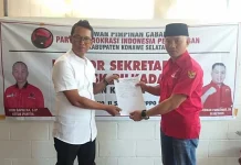 Surunuddin Jadi Orang Pertama Kembalikan Formulir Pendaftaran ke PDIP Konsel Surunuddin Jadi Orang Pertama Kembalikan Formulir Pendaftaran ke PDIP Konsel
