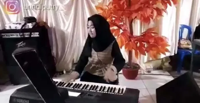 Arindi Iin, Pemain Keyboard yang Ingin Kenalkan Budaya Sultra