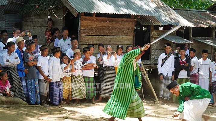 Cerita dari Puncak Siontapina, Ritual Sakral dan Lestarinya Hutan