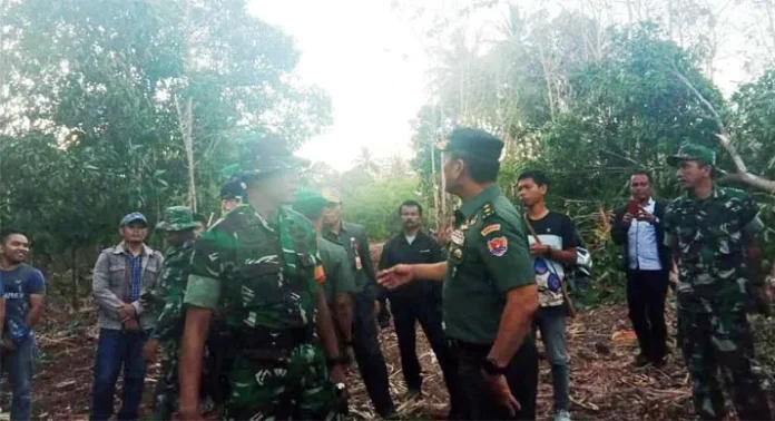 TNI Buat Jalan Baru untuk Warga Majapahit di Busel