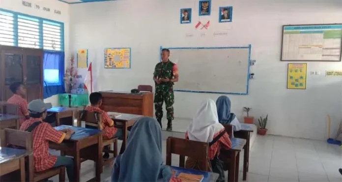 Siswa di Busel Diajari Seputar Kehidupan TNI