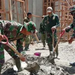 TNI dan Warga Batauga Gotong Royong Bangun Masjid di Busel TNI dan Warga Batauga Gotong Royong Bangun Masjid di Busel