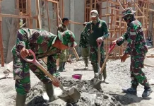 TNI dan Warga Batauga Gotong Royong Bangun Masjid di Busel TNI dan Warga Batauga Gotong Royong Bangun Masjid di Busel