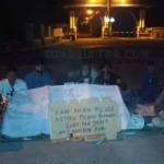 Puluhan Mahasiswa Aksi Ikat Tangan di Depan Mapolda Sultra Sampai Malam Puluhan Mahasiswa Aksi Ikat Tangan di Depan Mapolda Sultra Sampai Malam