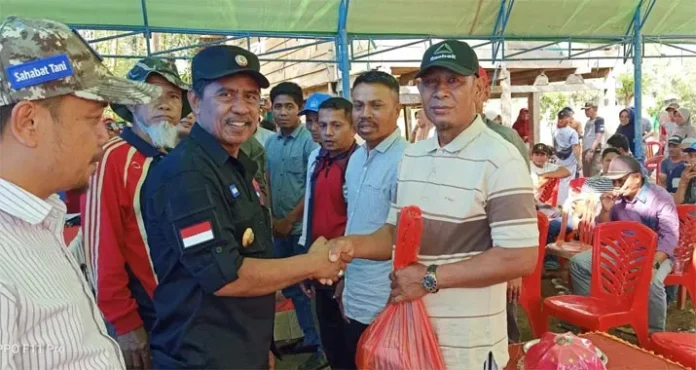 Bupati Kolut Minta Kelompok Tani Maksimalkan Penanaman Bibit Kakao