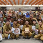 Bulan Bahasa, Guru di MAN IC Kendari Dapat Hadiah Buku Bulan Bahasa, Guru di MAN IC Kendari Dapat Hadiah Buku