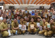 Bulan Bahasa, Guru di MAN IC Kendari Dapat Hadiah Buku Bulan Bahasa, Guru di MAN IC Kendari Dapat Hadiah Buku