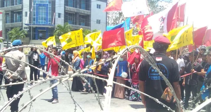 Mahasiswa dan Polisi, Tukar Bunga hingga Deklarasi Damai