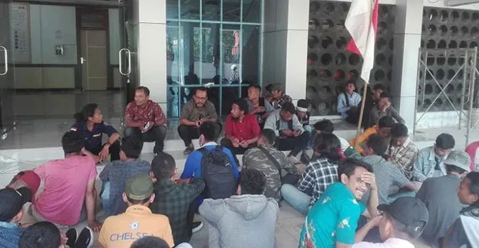 Disambangi Mahasiswa, Sejumlah Staf DPRD Sultra Lari Berhamburan