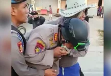 Kena Lemparan Batu Pendemo, Dirpol Air Polda Sultra Terluka Kena Lemparan Batu Pendemo, Dirpol Air Polda Sultra Terluka