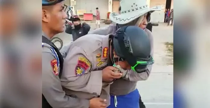 Kena Lemparan Batu Pendemo, Dirpol Air Polda Sultra Terluka