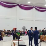 Pelantikan DPRD Baubau Diwarnai Demonstrasi dan Jatuhnya Foto Presiden Pelantikan DPRD Baubau Diwarnai Demonstrasi dan Jatuhnya Foto Presiden