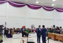 Pelantikan DPRD Baubau Diwarnai Demonstrasi dan Jatuhnya Foto Presiden Pelantikan DPRD Baubau Diwarnai Demonstrasi dan Jatuhnya Foto Presiden