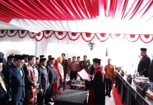 20 Aleg Dilantik, Adik Bupati Mubar Jabat Ketua DPRD Sementara 20 Aleg Dilantik, Adik Bupati Mubar Jabat Ketua DPRD Sementara