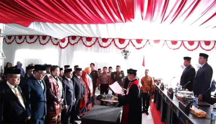 20 Aleg Dilantik, Adik Bupati Mubar Jabat Ketua DPRD Sementara