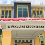 Gegara Tak Diwisuda, Mahasiswa Keperawatan UHO Melapor ke Ombudsman Gedung Fakultas Kedokteran UHO