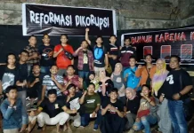 AJI Kendari dan IJTI Sultra Gelar Nobar Film Dokumenter Mosi Tidak Percaya AJI Kendari dan IJTI Sultra Gelar Nobar Film Dokumenter Mosi Tidak Percaya