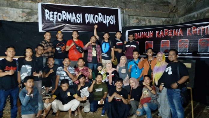 AJI Kendari dan IJTI Sultra Gelar Nobar Film Dokumenter Mosi Tidak Percaya