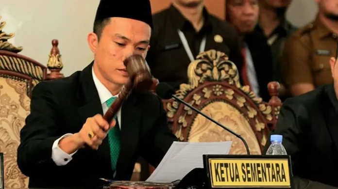 Ketua DPRD Konut sementara, Hikbar