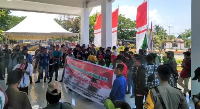 Tuntut Legislator Utamakan Kepentingan Masyarakat, HMI Kolaka Datangi Gedung DPRD