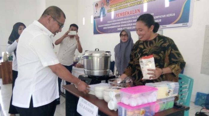 30 Kelompok Usaha Mikro di Koltim Diberi Pembekalan dan Bantuan