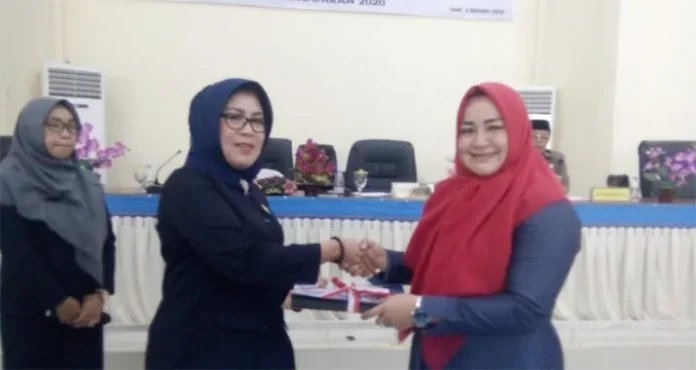 Wabup Koltim Serahkan KUA-PPAS 2020, Pendapatan Daerah Ditarget Rp.806 M