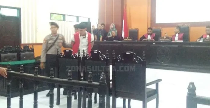 lolos_kebiri_adrianus Lolos Kebiri, Eks TNI Adrianus Divonis 20 Tahun Penjara