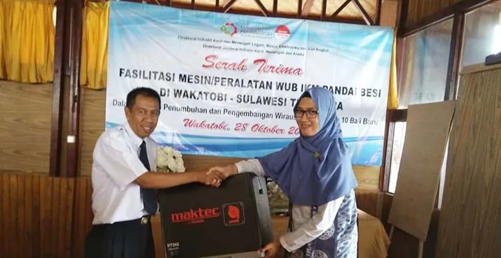 Pandai Besi di Wakatobi Kebagian Fasilitas Mesin Penunjang Kerajinan