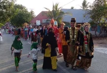 HSP 91, Seribu Siswa SMAN 1 Kulisusu Pawai Kenakan Pakaian Adat Nusantara HSP 19, Seribu Siswa SMAN 1 Kulisusu Pawai Kenakan Pakaian Adat Nusantara