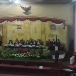 Doa untuk Dua Mahasiswa UHO di Sela Pelantikan Anggota DPRD Sultra Doa untuk Dua Mahasiswa UHO di Sela Pelantikan Anggota DPRD Sultra