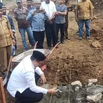 Kepala Kemenag Kolut Letakkan Batu Pertama Pembangunan Ponpes di Desa Waitombo