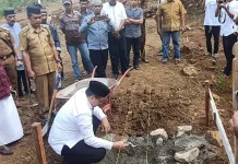 Kepala Kemenag Kolut Letakkan Batu Pertama Pembangunan Ponpes di Desa Waitombo