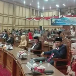 6 Anggota Dewan Tak Hadiri Pengambilan Sumpah Janji Pimpinan DPRD Sultra 6 Anggota Dewan Tak Hadiri Pengambilan Sumpah Janji Pimpinan DPRD Sultra