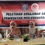 20 Pengrajin Kelengkapan Adat di Butur Ikut Pelatihan 20 Pengrajin Kelengkapan Adat di Butur Ikut Pelatihan