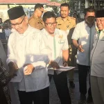 Baznas Kendari Salurkan Zakat Senilai Rp227 Juta Baznas Kendari Salurkan Zakat Senilai Rp227 Miliar