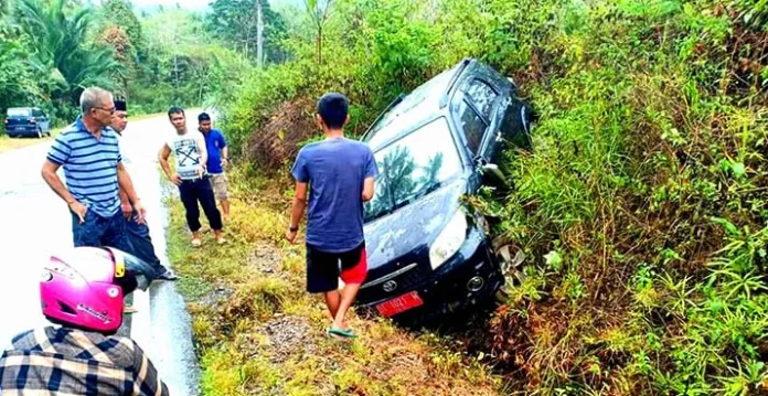 Kecelakaan, Randis Dinas Pariwisata Konut Tabrak Tebing