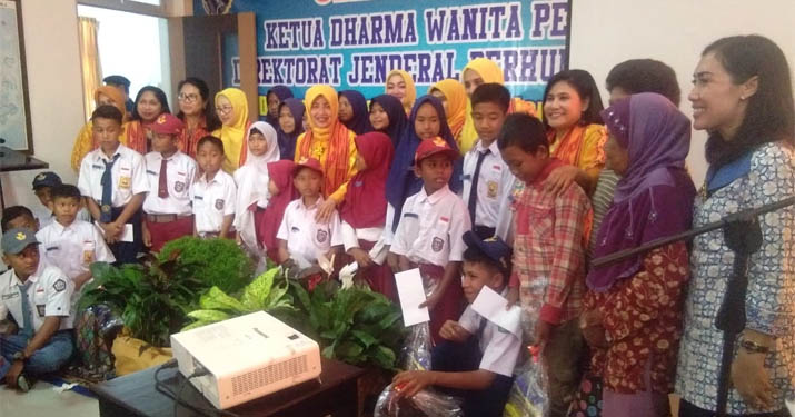 DWP Dirjenhubla Santuni Anak Yatim dan Janda Pemulung Sampah Laut