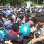 Demonstrasi Tuntut Penembak Randi Ditangkap Berlangsung Ricuh
