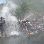 Demo Depan Mapolda Ricuh, 5 Mahasiswa dan 3 Petugas Keamanan Terluka Demo Depan Mapolda Ricuh, 5 Mahasiswa dan 3 Petugas Keamanan Terluka