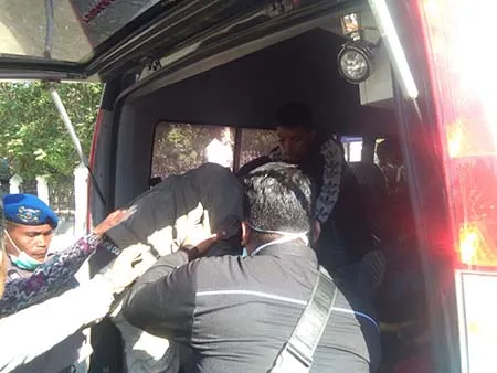 Demo Depan Mapolda Ricuh, 5 Mahasiswa dan 3 Petugas Keamanan Terluka