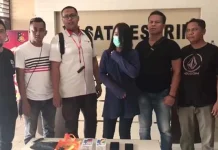 Gelapkan 4 Unit HP, SPG di Kendari Ditangkap Polisi Gelapkan 4 Unit HP, SPG di Kendari Ditangkap Polisi