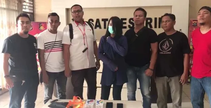 wanitaales Gelapkan 4 Unit HP, SPG di Kendari Ditangkap Polisi