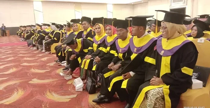 Sebanyak 419 Mahasiswa UT Kendari Diwisuda