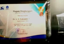 Pemda Konut Raih Penghargaan Mitra Terbaik dari UT Kendari Pemda Konut Raih Penghargaan Mitra Terbaik dari UT Kendari