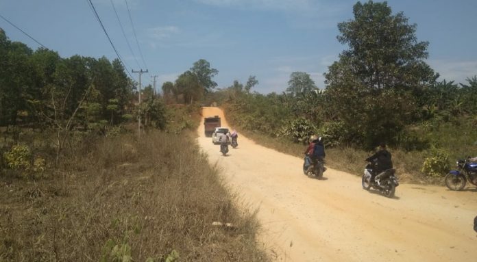 Keluhkan Jalan Berdebu ke Pemda Kolaka, Warga Desa Popalia Inginkan Pengaspalan