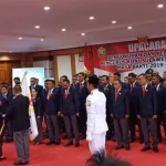 Ali Mazi Instruksikan Agista Audit Dana Pembinaan KONI PELANTIKAN - Sebanyak 71 orang Pengurus Komite Olahraga Nasional Indonesia (KONI) Provinsi Sulawesi Tenggara (Sultra) periode 2019-2023 resmi dilantik oleh Ketua Umum KONI Pusat Marciano Norman, di rumah jabatan (Rujab) Gubernur Sultra, Jumat (29/11/2019). (Foto : Dok/ZONASULTRA.COM)