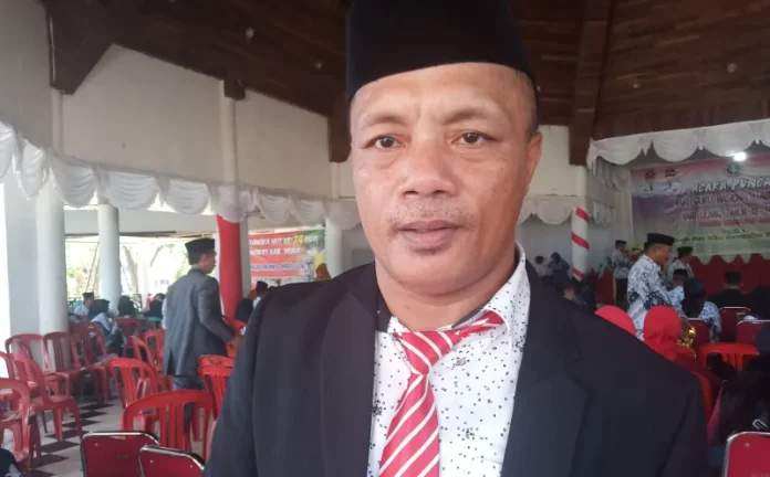 Plt Kepala BKPSDM Muna, Rustam